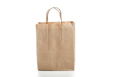 Beyaz arka plan üzerinde kahverengi kağıt torba. atış kapatın