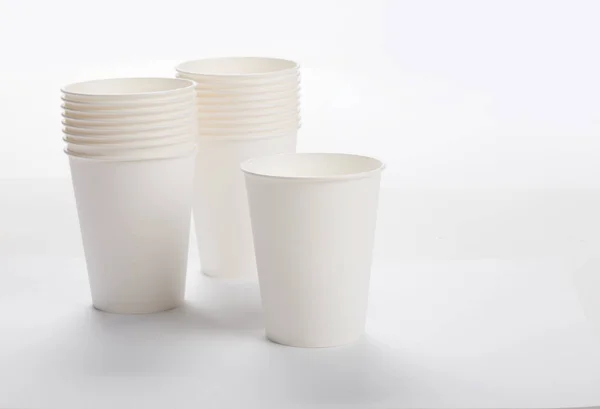 Beyaz Arkaplanda Beyaz Kağıt Kahve Fincanı — Stok fotoğraf