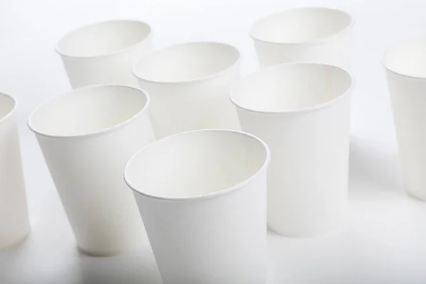 White Paper Coffee Cup Белом Фоне — стоковое фото