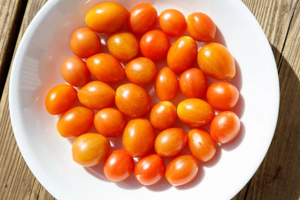 Verse Rode Tomaat Uit Tuin Witte Plaat Stockfoto