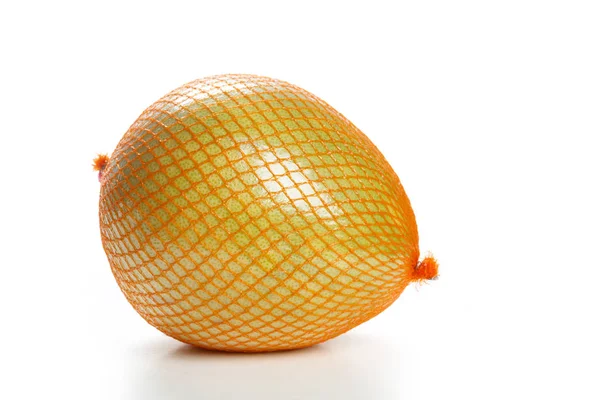 白色背景的红网柚子 — 图库照片