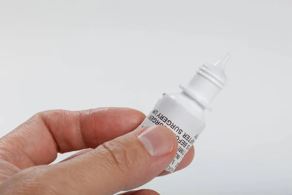 Eine Augentropfenflasche Antibiotika Verschreibungspflichtige Medizin — Stockfoto