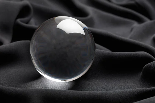 Boule Cristal Transparente Avec Fond Noir Gros Plan — Photo