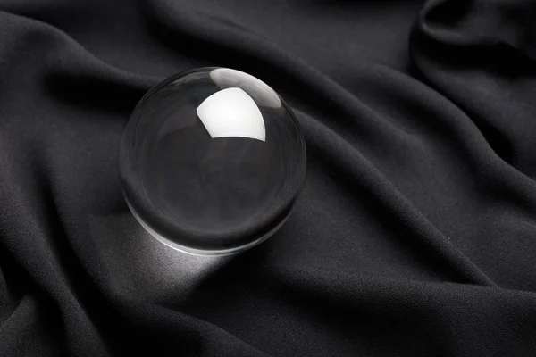 Transparente Kristallkugel Mit Schwarzem Hintergrund Nahaufnahme — Stockfoto