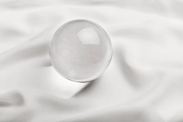 Boule Cristal Transparente Avec Fond Blanc Gros Plan — Photo