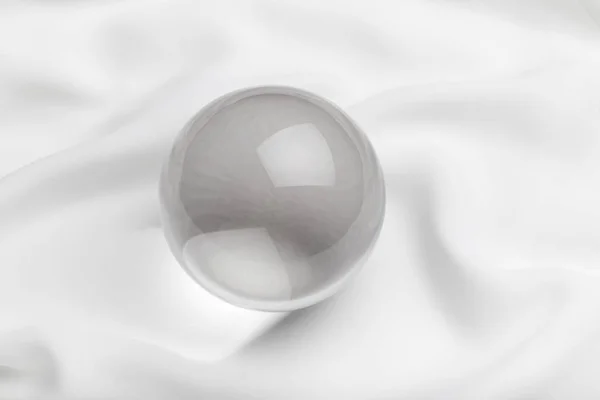 Boule Cristal Transparente Avec Fond Blanc Gros Plan — Photo