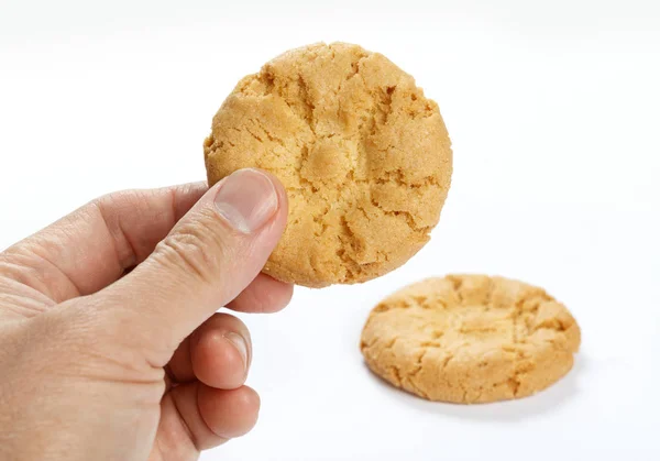 Hand Som Håller Cookie Vit Bakgrund Närbild — Stockfoto