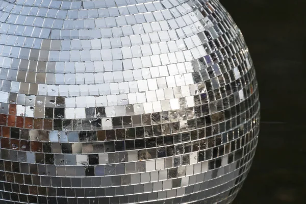 Srebrne Lustro Disco Ball Bliska Strzał — Zdjęcie stockowe