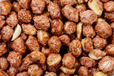 Krema şeker içinde kavrulmuş fıstık yakın çekim. 