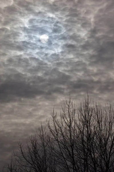 Κυρ Πίσω Από Σύννεφα Ουρανό Φύση Φόντο Στο Βανκούβερ Του — Φωτογραφία Αρχείου