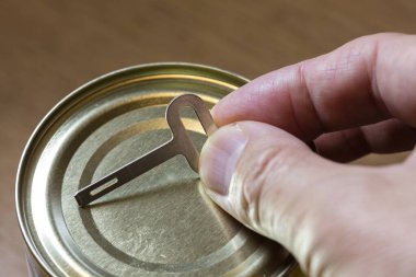 Eski moda konserve açacağı anahtarı. Kapatın.