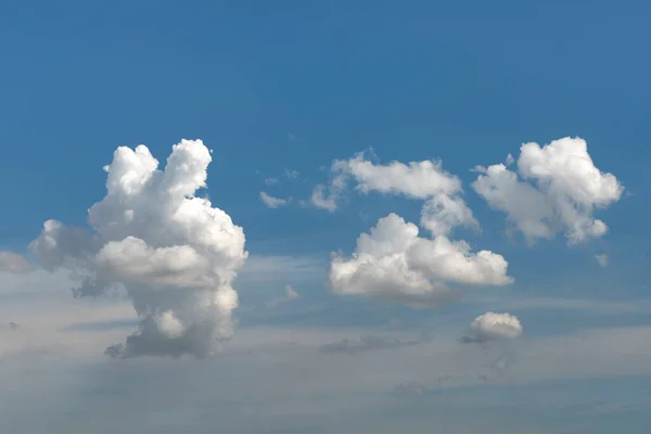 Langit Biru Dengan Awan Putih Alami Yang Indah — Stok Foto
