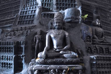 Mahabodhi tapınağındaki antik Buda heykeli, Bodh Gaya, Hindistan.