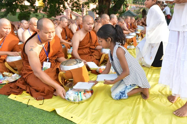 Gaya Bihar Índia Maio 2019 Monges Budistas Não Identificados Recebem — Fotografia de Stock