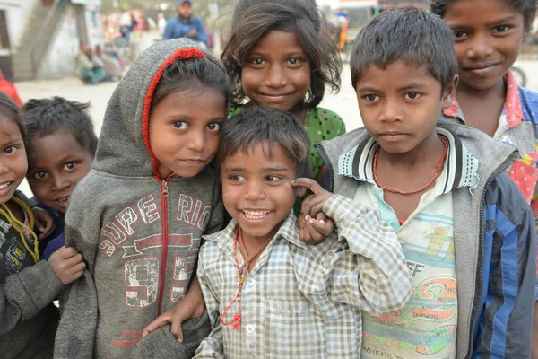 Gaya Bihar Índia Fevereiro 2019 Crianças Pequenas Sorrindo Divertindo Zona — Fotografia de Stock