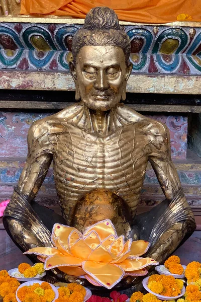 Estátua Buddha Antiga Primeiro Retiro Chuva Caverna Buddha — Fotografia de Stock