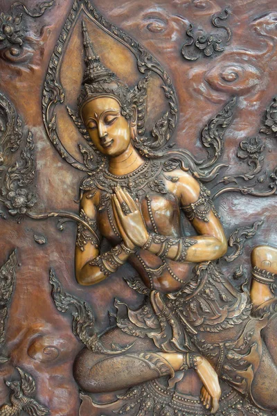 Άγαλμα Του Βούδα Στον Τοίχο Του Ναού Στην Ταϊλάνδη — Φωτογραφία Αρχείου
