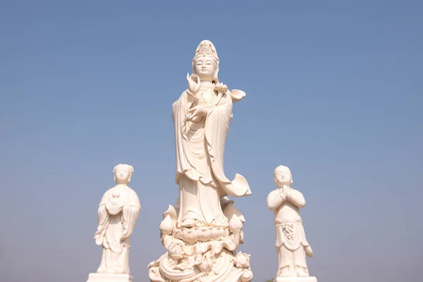  Quan Yin 'in heykeli. Merhamet, şefkat ve merhamet tanrıçası.