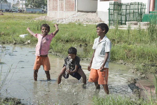 Gaya Bihar Índia Outubro 2017 Crianças Pequenas Sorrindo Divertindo Parte — Fotografia de Stock