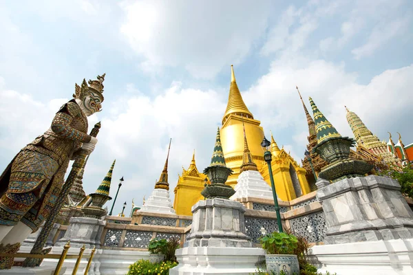 Wat Phra Kaew Tempel Van Smaragd Boeddha Met Blauwe Lucht — Stockfoto