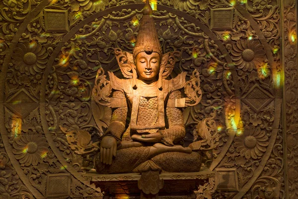 Close Estátua Madeira Buddha — Fotografia de Stock