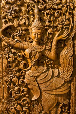 Tayland 'da Apsara ahşap oymacılığı