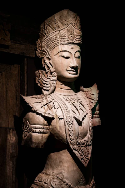 Närbild Apsara Träsnideri Thailand — Stockfoto