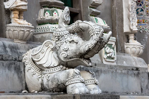Statua Dell Elefante Intorno Alla Pagoda Tempio — Foto Stock