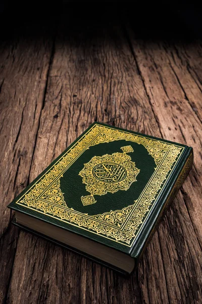 Koran Holy Book Muslims Public Item All Muslims Table Still — Stock Photo, Image