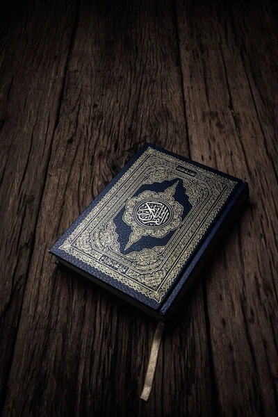 Koran Holy Book Muslims Public Item All Muslims Table Still — Stock Photo, Image