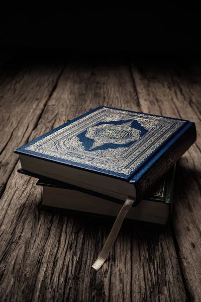 Koran Holy Book Muslims Public Item All Muslims Table Still — Stock Photo, Image