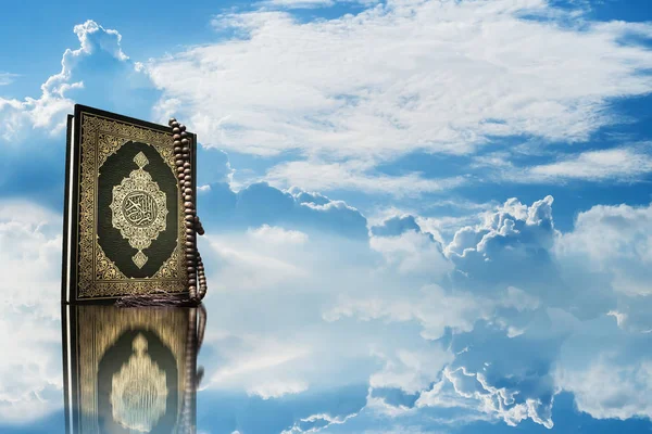 Koran Mit Wolken Himmel — Stockfoto