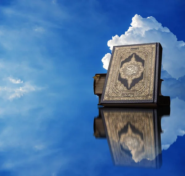 Koran Mit Wolken Himmel — Stockfoto