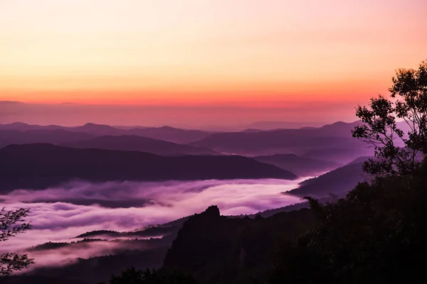 Coucher Soleil Avec Vue Sur Les Montagnes Avec Brume — Photo