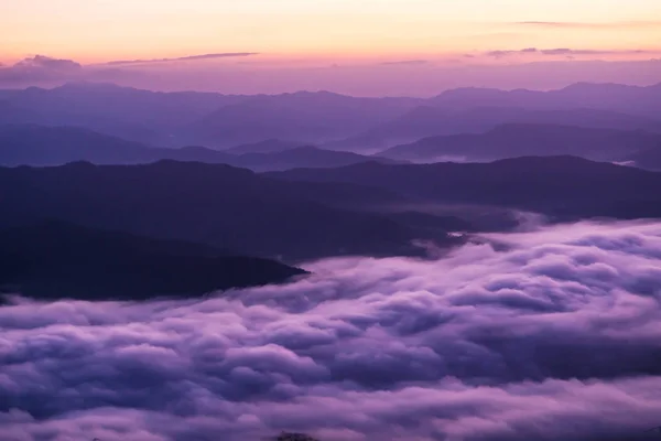 Coucher Soleil Avec Vue Sur Les Montagnes Avec Brume — Photo