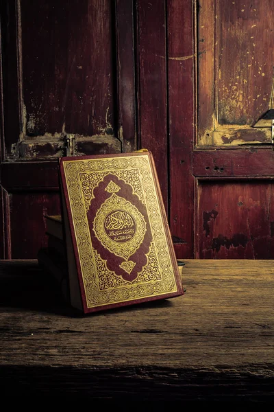 Коран Священну Книгу Мусульман Громадських Елемент Всіх Мусульман Натюрморт — стокове фото