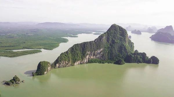 Foto aérea de paisaje Montaña y costa Tailandia —  Fotos de Stock