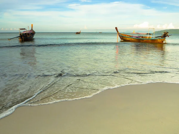 Pequeños barcos de pesca en Tailandia — Foto de Stock