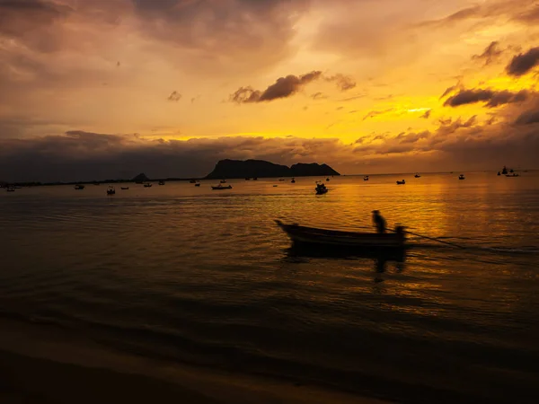Paisaje del mar en el crepúsculo, Tailandia — Foto de Stock