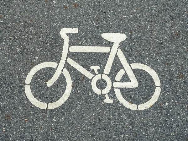 Λευκό σύμβολο ποδηλάτου στο δρόμο — Φωτογραφία Αρχείου