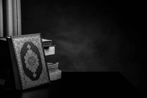 Korán - Szent könyv, a muszlimok (nyilvános tétel az összes muzulmán), a t — Stock Fotó