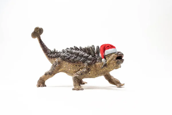 Анкилозавр динозавр в рождественской шляпе на белом фоне — стоковое фото