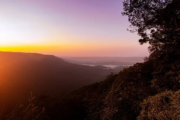 Pha Deaw Dai Acantilados del Parque Nacional Khao Yai en Tailandia — Foto de Stock