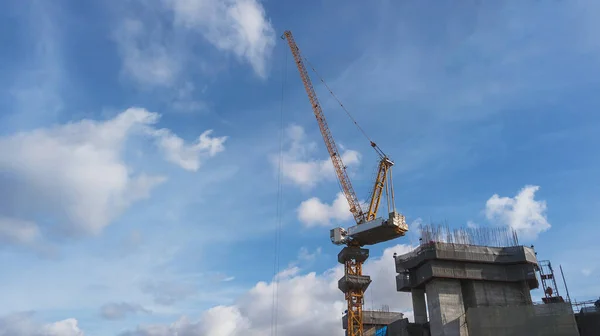 Gran Obra Construcción Que Incluye Varias Grúas Que Trabajan Complejo —  Fotos de Stock