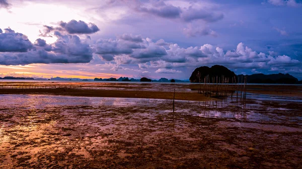 Laag Water Aan Het Strand Bij Zonsondergang Thailand — Stockfoto
