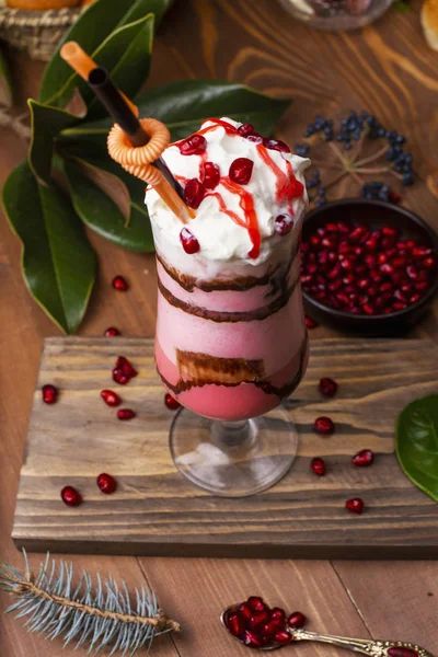 Fragola, mousse alla panna tiramisù  . — Foto Stock