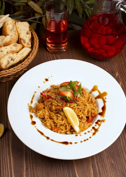 Otlar ile Domates köri sosu risotto.