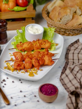 Tavuk göğsü parçaları ish kebap, ızgara .