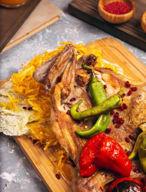 Kavrulmuş tavuk baget beyaz pirinç .