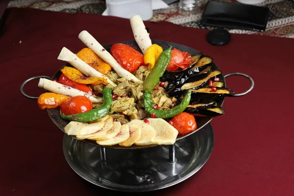 Caucasian traditional sac ici with fried potato, eggplant slices, tomatoes, pepper and beef stew. — Stock Photo, Image